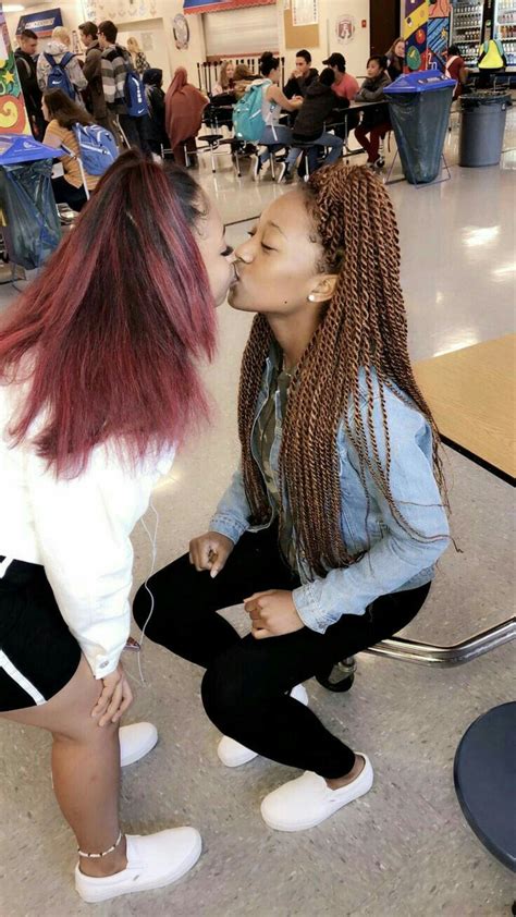 ebony lesbians kissing